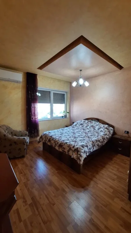 Tirane, jepet me qera , (Perball Ministris se jashteme)