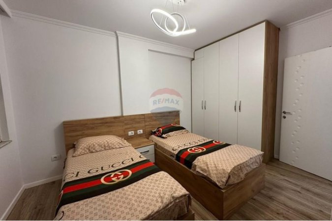 Tirane, jepet me qera apartament 1+1 Kati 1, 65 m² 450 € (grand gallery)