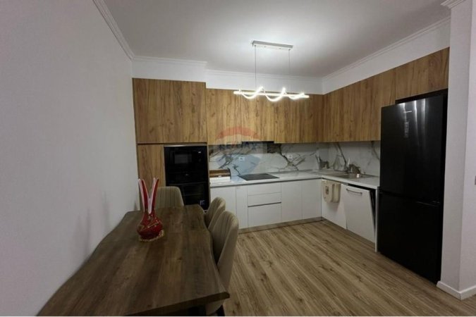Tirane, jepet me qera apartament 1+1 Kati 1, 65 m² 450 € (grand gallery)