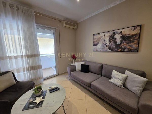 Tirane, jepet me qera apartament 1+1 Kati 4, 63 m² 600 € (RRUGA E KAVAJES, GLOBE)