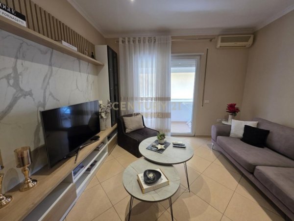 Tirane, jepet me qera apartament 1+1 Kati 4, 63 m² 600 € (RRUGA E KAVAJES, GLOBE)