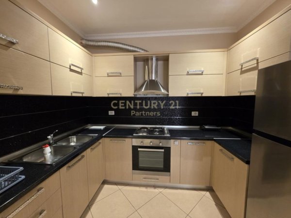 Tirane, jepet me qera apartament 1+1 Kati 4, 63 m² 600 € (RRUGA E KAVAJES, GLOBE)