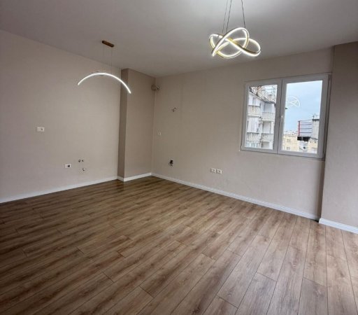 Tirane, shitet apartament 2+1 Kati 4, 100 m² 135.000 € (Rruga Muhamed Deliu, Fresku, Tiranë, TT 1967)
