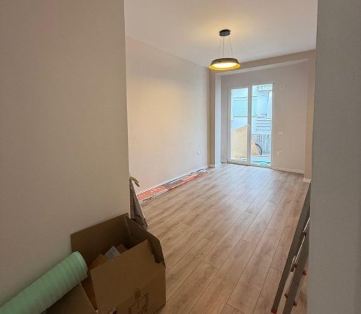 Tirane, shitet apartament 2+1 Kati 4, 100 m² 135.000 € (Rruga Muhamed Deliu, Fresku, Tiranë, TT 1967)