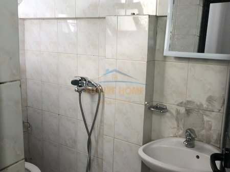 Tirane, jepet me qera apartament 1+1 Kati 1, 60 m² 500 € 