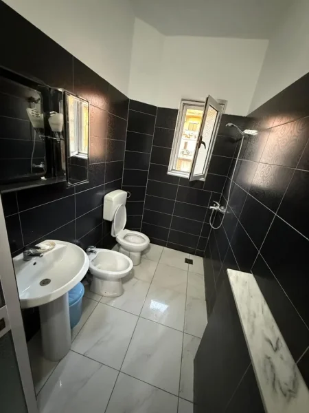 jepet me qera , (Vasil shanto)