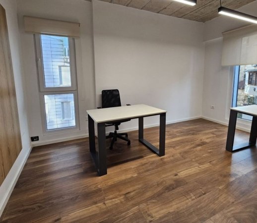 Tirane, jepet me qera ambjent biznesi Kati 3, 120 m² 2.500 € (Rruga e Elbasanit, Tiranë, TT 1954)