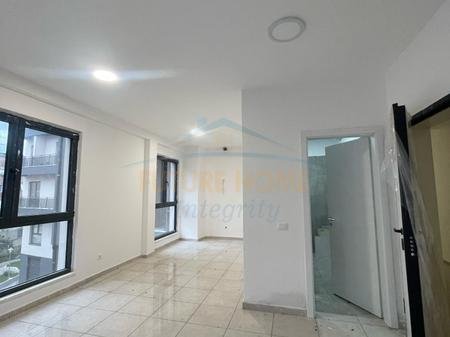 Tirane, jepet me qera ambjent biznesi Kati 4, 90 m² 800 € 