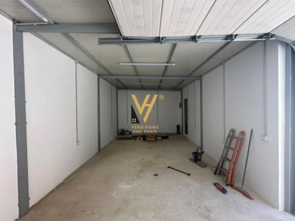 Tirane, jepet me qera magazine Kati 0, 47 m² 500 € (21 DHJETORI)