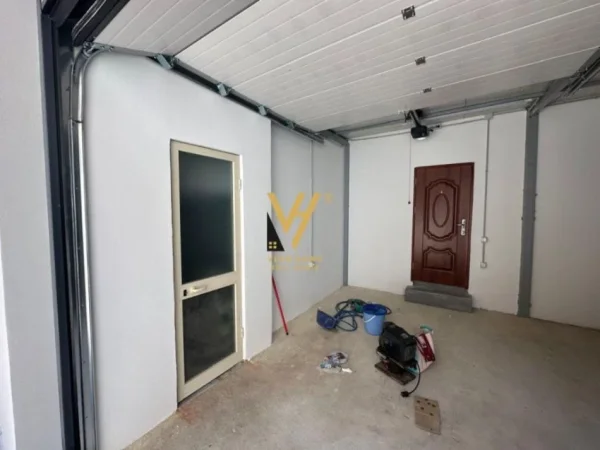 Tirane, jepet me qera magazine Kati 0, 47 m² 500 € (21 DHJETORI)