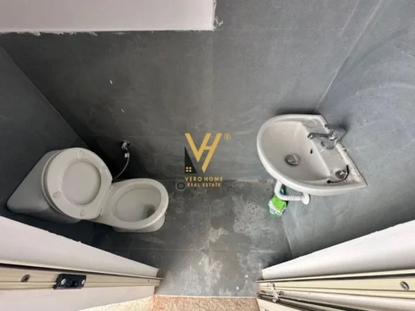 Tirane, jepet me qera magazine Kati 0, 47 m² 500 € (21 DHJETORI)