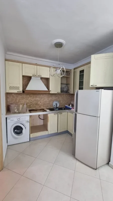 Tirane, jepet me qera apartament 2+1 Kati 2, 77 m² 600 € 