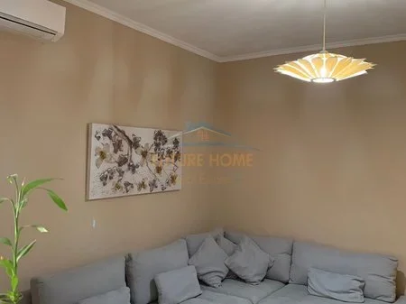 Tirane, jepet me qera apartament 1+1 Kati 3, 50 m² 550 € (Rr Mine Peza)