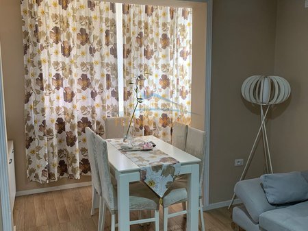 Tirane, jepet me qera apartament 1+1 Kati 3, 50 m² 550 € (Rr Mine Peza)