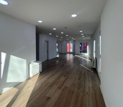 Tirane, jepet me qera ambjent biznesi Kati 2, 120 m² 2.300 € (Rruga e Elbasanit, Tiranë, TT 1953)