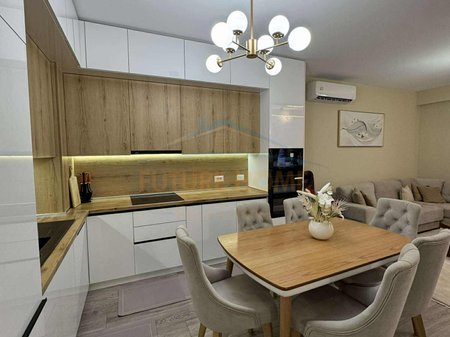 Tirane, jepet me qera apartament 2+1 Kati 2, 120 m² 800 € 