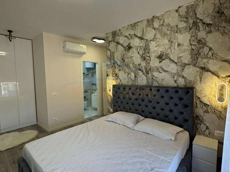 Tirane, jepet me qera apartament 2+1 Kati 2, 120 m² 800 € 