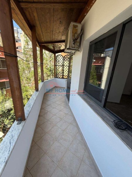 Tirane, shitet apartament Kati 3, 45 m² 110.000 € (Pazari i Ri)