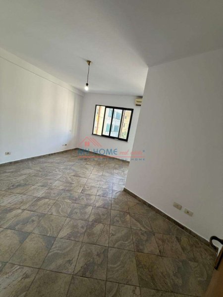 Tirane, shitet apartament Kati 3, 45 m² 110.000 € (Pazari i Ri)
