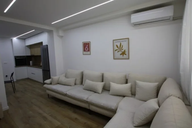 Tirane, jepet me qera apartament 1+1 Kati 1, 67 m² 650 € (Kryqzimi 21 Dhjetorit , Vodafone)