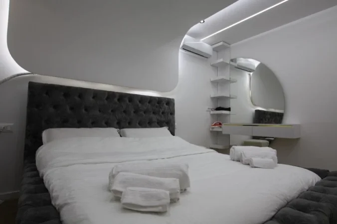 Tirane, jepet me qera apartament 1+1 Kati 1, 67 m² 650 € (Kryqzimi 21 Dhjetorit , Vodafone)
