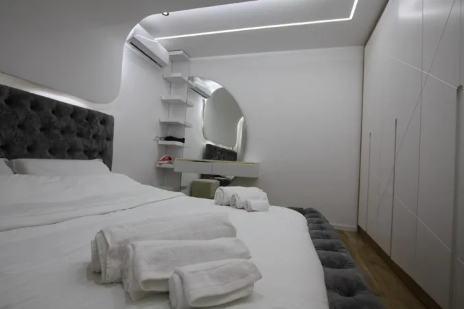 Tirane, jepet me qera apartament 1+1 Kati 1, 67 m² 650 € (Kryqzimi 21 Dhjetorit , Vodafone)