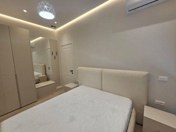 Tirane, jepet me qera apartament 1+1 Kati 1, 55 m² 700 € (Prane Shkolles Servete Maci)