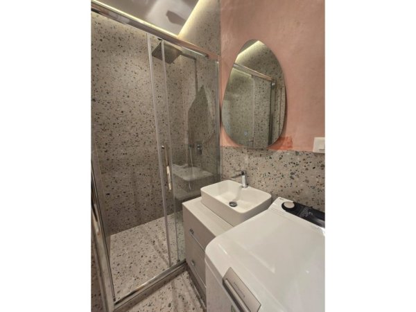 Tirane, jepet me qera apartament 1+1 Kati 1, 55 m² 700 € (Prane Shkolles Servete Maci)