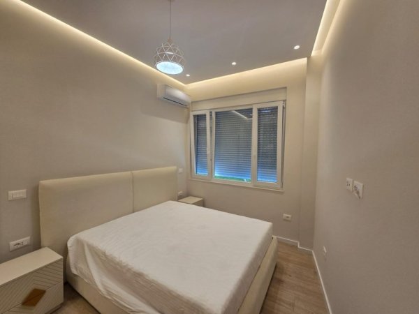 Tirane, jepet me qera apartament 1+1 Kati 1, 55 m² 700 € (Prane Shkolles Servete Maci)