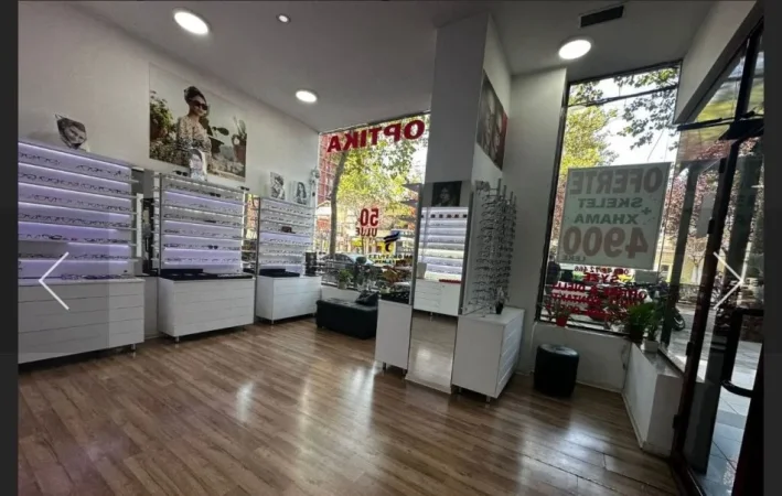 Tirane, jepet me qera dyqan Kati 0, 40 m² 1.200 € (RRUGA E KAVAJES)