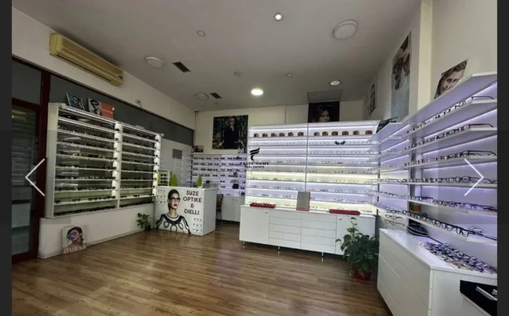 Tirane, jepet me qera dyqan Kati 0, 40 m² 1.200 € (RRUGA E KAVAJES)