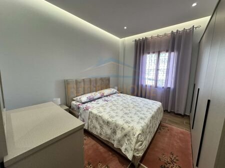 Tirane, jepet me qera Vile Kati 2, 450 € 