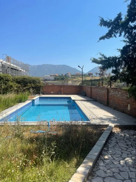 Tirane, shitet Vile 3 Katshe Kati 4, 690 m² 850.000 € (TEG)