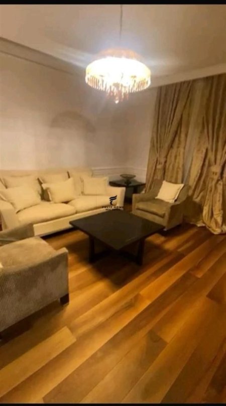 Tirane, jepet me qera apartament 1+1 Kati 1, 75 m² 700 € (QENDER)