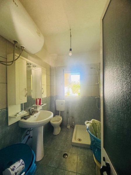 Tirane, jepet me qera apartament 2+1 Kati 3, 380 €