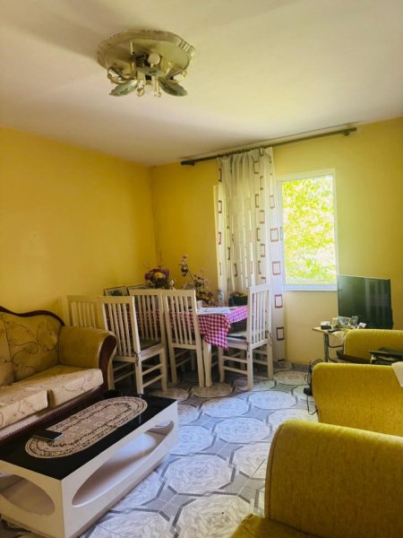 Tirane, jepet me qera apartament 2+1 Kati 3, 380 €