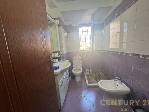 Tirane, jepet me qera apartament 2+1 Kati 2, 76 m² 600 € (Shkolla e Kuqe)