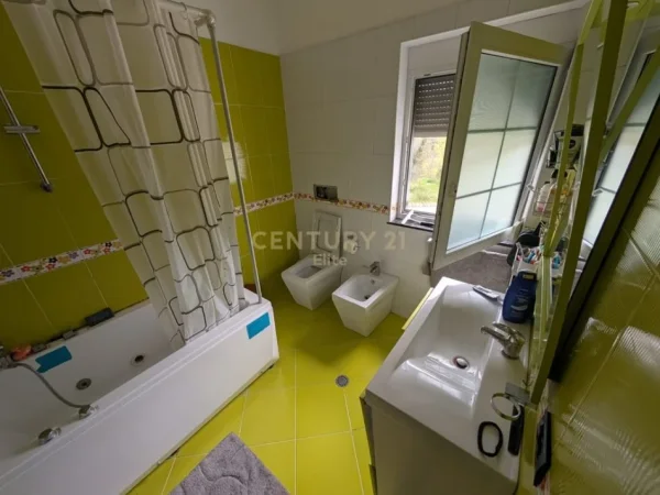 Tirane, shitet Vile 2 Katshe Kati 0, 3.925 m² 1.700.000 € (Ibe)