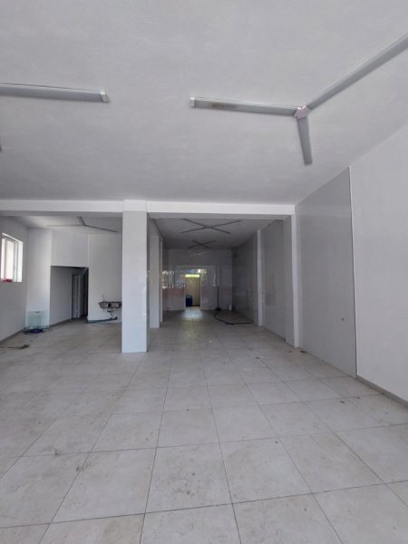 Tirane, jap me qera ambjent biznesi Kati 0, 105 m² 800 € 