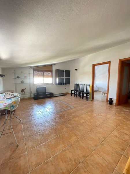 Tirane, jepet me qera apartament 2+1+Ballkon Kati 5, 115 m² 600 € (Kristal Center)