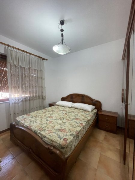 Tirane, jepet me qera apartament 2+1+Ballkon Kati 5, 115 m² 600 € (Kristal Center)
