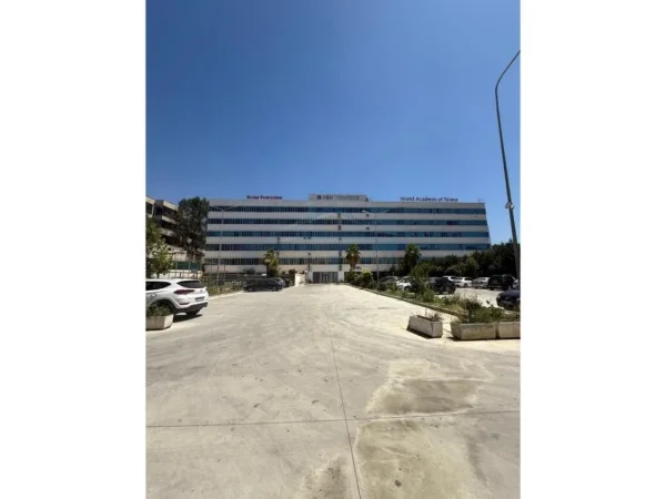 0683487469 Tirane, jepet me qera ambjent biznesi Kati 5, 2.250 m² (Prane TEG)