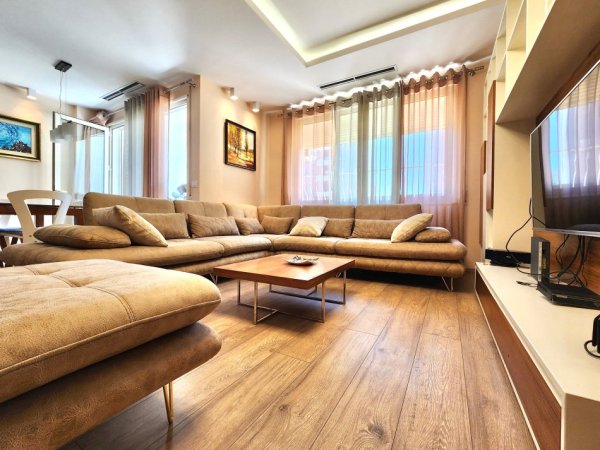 JEPET ME QIRA – ULTRA APARTAMENT 3+1+2WC + GARDEROBË + 3 BALLKONE + POST PARKIMI - 📍 Lokacion Premium – Rruga Karl Gega, vetëm 1 minutë nga Stacioni i Trenit & Mulliri i Vjetër