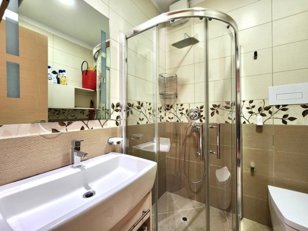 JEPET ME QIRA – ULTRA APARTAMENT 3+1+2WC + GARDEROBË + 3 BALLKONE + POST PARKIMI - 📍 Lokacion Premium – Rruga Karl Gega, vetëm 1 minutë nga Stacioni i Trenit & Mulliri i Vjetër