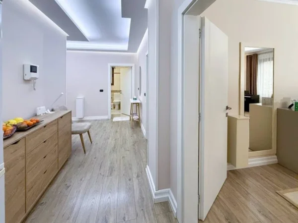 Tirane, jepet me qera Vile , 577 m² 4.500 € (Shkolla e Kuqe)
