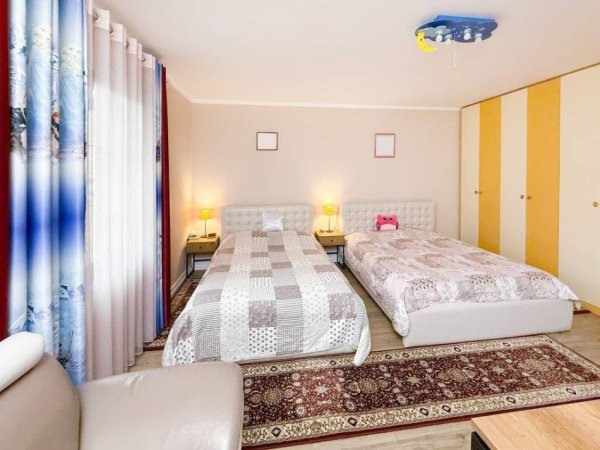 Tirane, jepet me qera Vile , 577 m² 4.500 € (Shkolla e Kuqe)