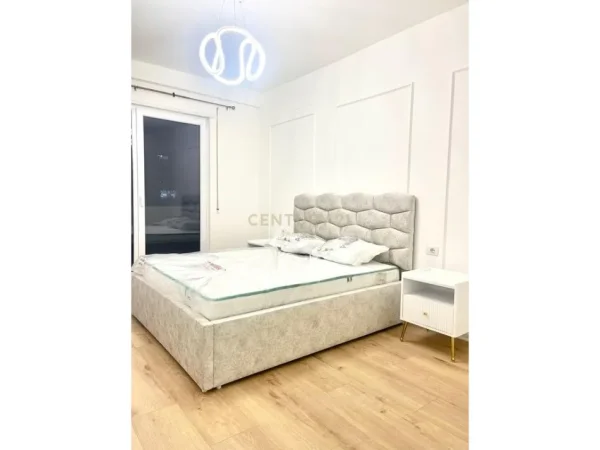 Tirane, jepet me qera apartament 1+1+Ballkon Kati 1, 95 m² 500 € 