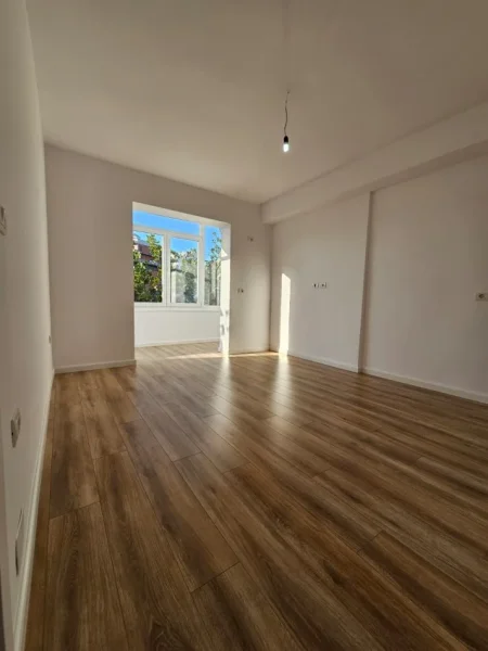 Tirane, shitet apartament 1+1 Kati 5, 49 m² 137.000 € (qender)