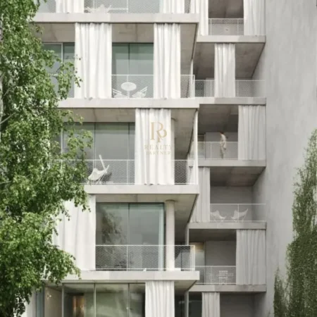 Tirane, shitet apartament 3+1+Ballkon Kati 1, 173 m² (TEG)