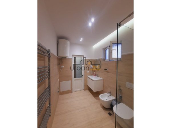 Tirane, jepet me qera garsonier Kati 1, 45 m² 500 € (Qender)